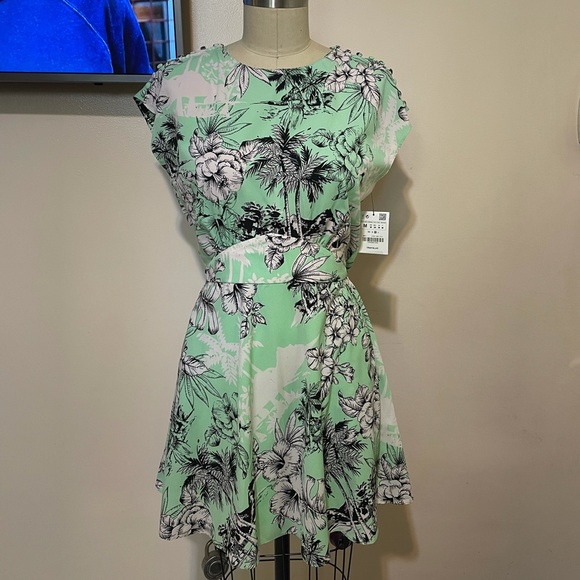 0025 NWT Zara green and while floral dress sz M - Picture 6 of 7